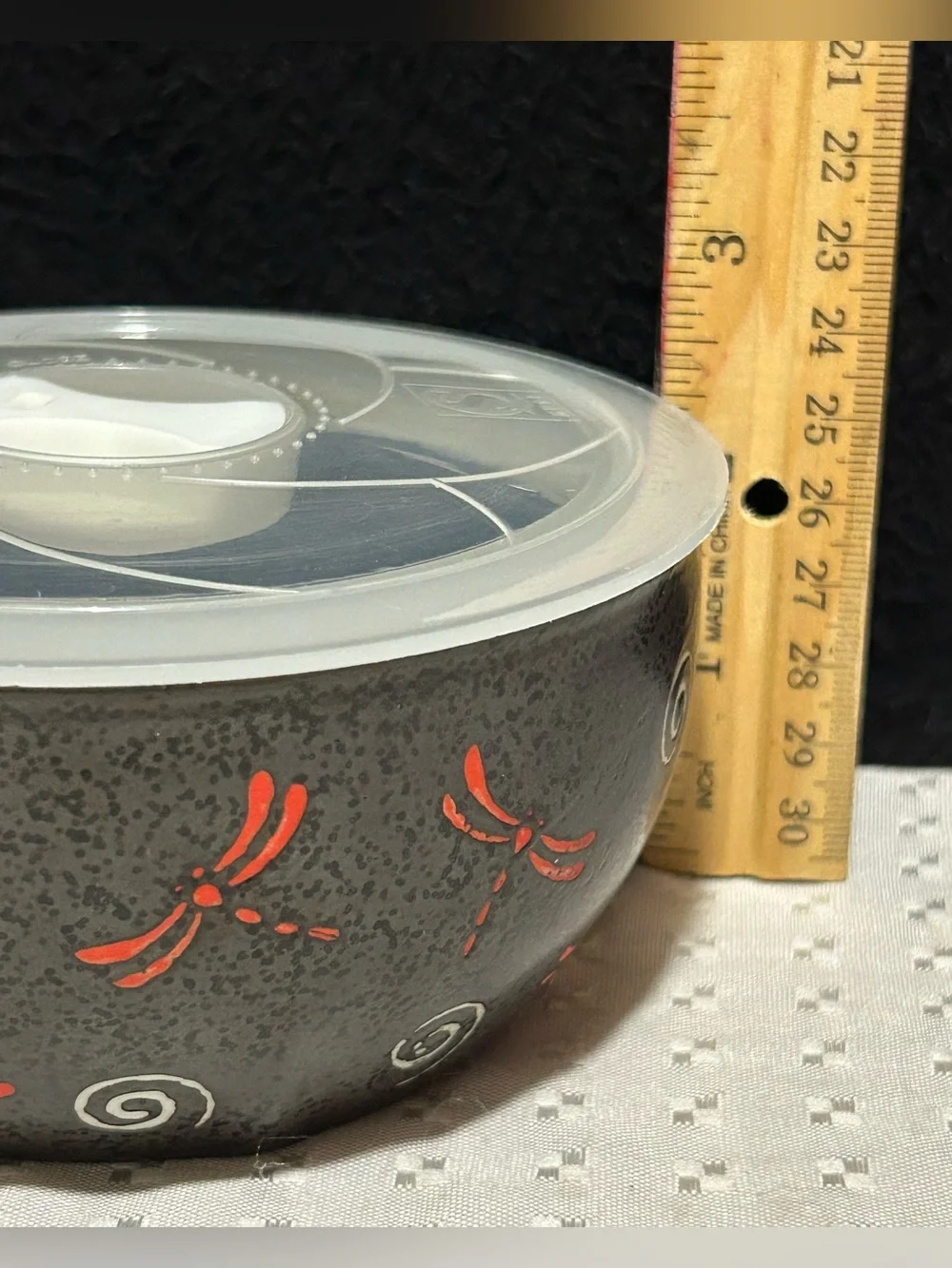 Miyabi Japanese ceramic soup/noodle bowl, red dragonfly,clear plastic lid